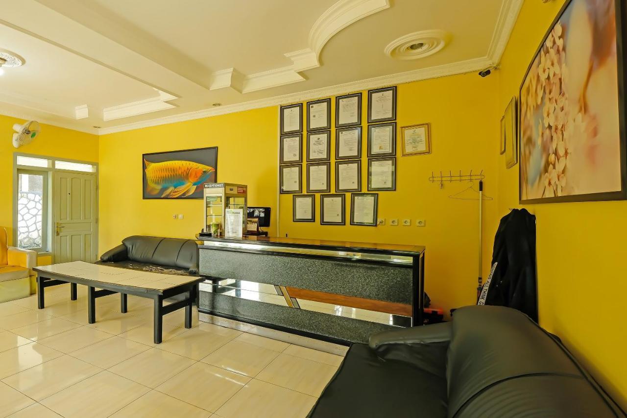 Oyo 92483 Hotel Kirana Salatiga Eksteriør billede